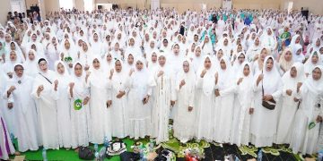 Radar JatimRibuan Warga Bersama Gus Muwafiq Panjatkan Doa Khofifah-Emil Lanjut Dua PeriodeRadar Jatim