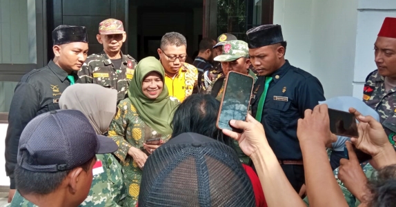 Ning Ainun Diperiksa Bawaslu Sidoarjo, Ibu-ibu Muslimat NU Geruduk Kantor Sentra Gakkumdu