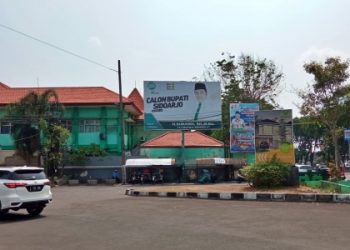 LSM LIRA Sidoarjo Soroti Baliho Cabup Depan Perumahan Pondok Jati, Winarno : Anomali Antara Tagline Dan Perbuatan