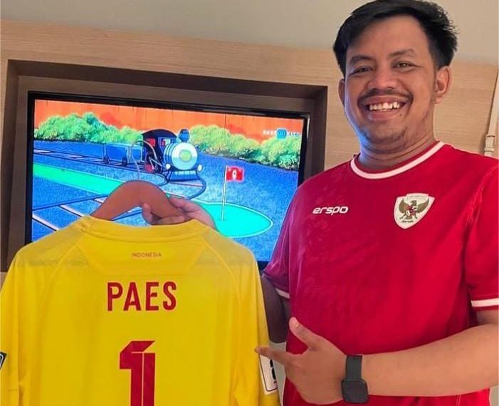 Saat Nonton Timnas di GBK, Pria Asal Kediri ini Dapat Jersey Marteen Paes