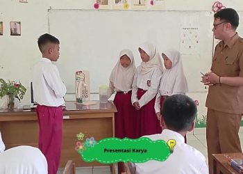 Solusi Kreatif Hadapi Musim Penghujan, Guru SD di Pacitan Ini Berhasil Ajak Muridnya Ciptakan Alat Deteksi Dini Banjir