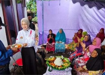 Ketua Harian Suket Teki Serahkan Rumah Hasil Renovasi kepada Rohman