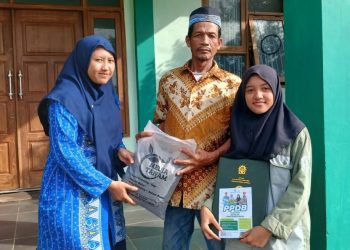 Inovasi Baru SMK Muhammadiyah 5 Gresik,  Bagikan Media Tanam Karya Siswa saat Pembagian Rapor
