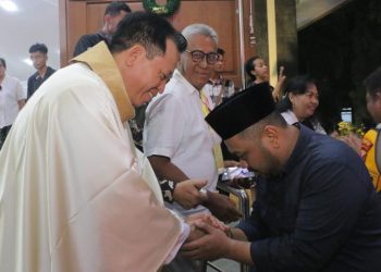 Pastikan Natal Berlangsung Aman dan Nyaman, Bupati Gresik Plus Forkopimda Tinjau Sejumlah Gereja