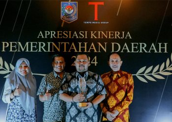 Apresiasi Pelayanan Publik dan Kinerja Total, Pemkab Gresik Raih Dua Penghargaan Sekaligus dari Kemendagri