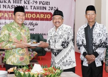Hadiri Tasyakuran HUT PGRI, Plt Bupati Umumkan 20.000 Kuota Beasiswa