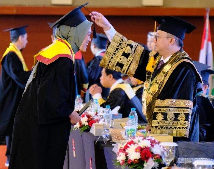 Umaha Sidoarjo Mewisuda 657 Mahasiswanya, 5 Mahasiswa Asal Thailand