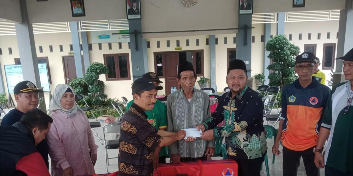 Gercep, Bupati Gresik Langsung Bantu Korban Puting Beliung di Ujung Pangkah