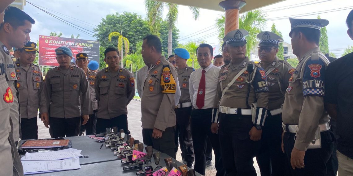 Perketat Pengawasan, Kapolresta Banyuwangi Gelar Pemeriksaan Rutin Senpi Dinas Anggota