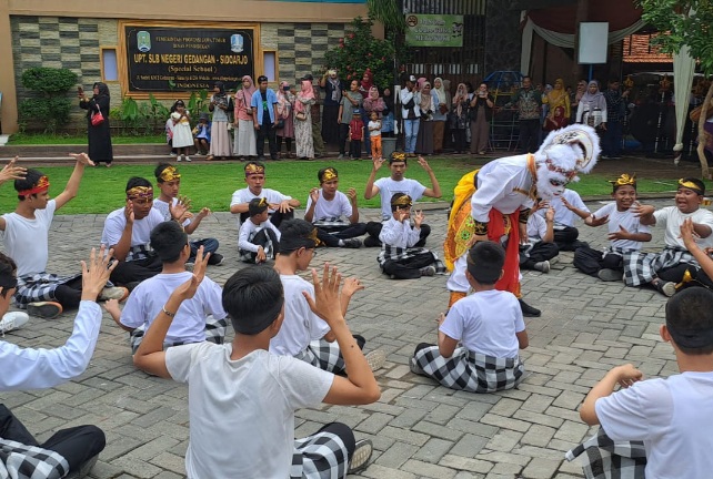 Plt Bupati Sidoarjo Apresiasi Festival Seni Budaya dan Vokasi Istimewa SLB Negeri Gedangan
