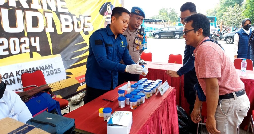 Ditresnarkoba Polda Jatim Antisipasi Nataru 2024/2025, Gelar Tes Urine Sopir Bus di Terminal Bungurasih