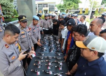 Operasi Nataru, Wakapolres Gresik Pimpin Pengecekan Senjata Api Anggota