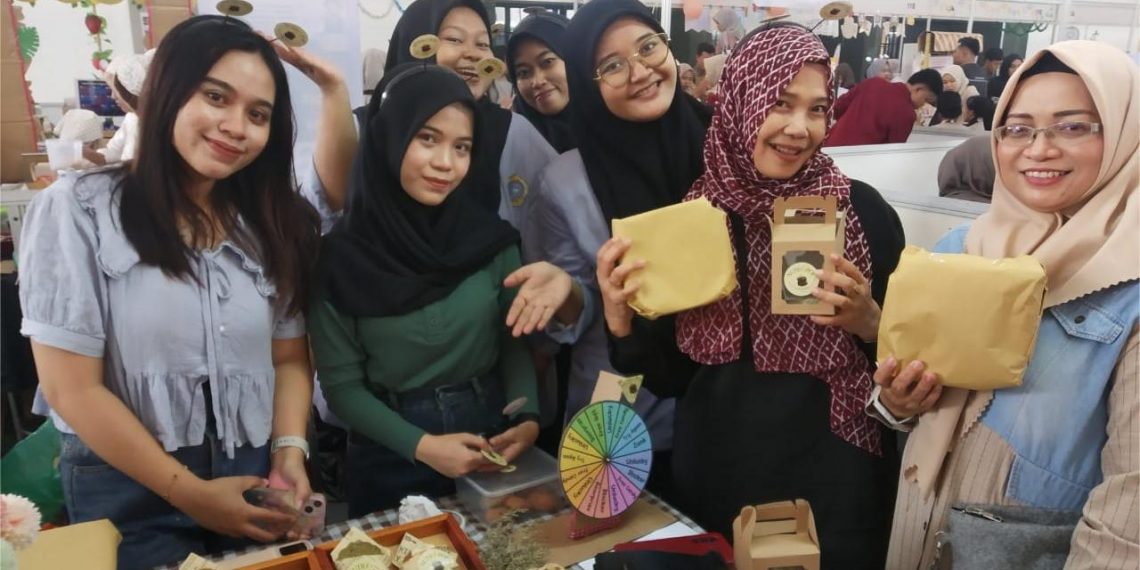 STIAMAK bersama 23 PT Se-Indonesia Ramaikan Pameran WMK UC 2024