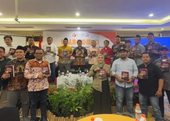 Monumental, Bawaslu Gresik Luncurkan Buku ‘Menjaga Demokrasi di Bumi Giri’