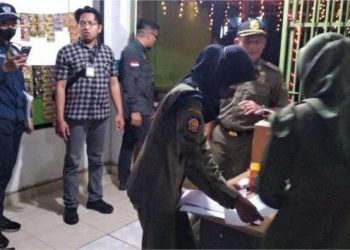 Satpol PP – Bea Cukai Gresik Gerebek Peredaran Miras Ilegal di Bawean