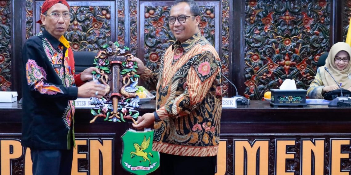 Tekan Tingkat Kecelakaan Laut, Pemkab Gresik Studi Tiru Replikasi Sistem Keamanan Pelayaran ke Kabupaten Sumenep