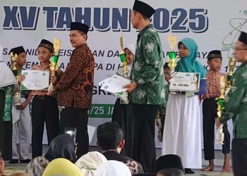 Siswa MI Tsamrotul Ulum Tajungwidoro Mengare Juarai Lomba MIPA XV LP Ma’arif NU Gresik
