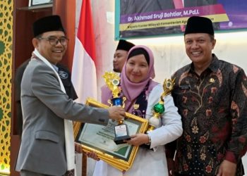 SMP Negeri 2 Sukodono Terima 4 Penghargaan Dari Ka Kanwil Kemenag Jatim