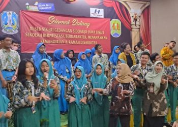 Tim SMP Negeri 1 Sedati Terharu Melihat Kepiawaian Tampilan Musik Siswa SLB Negeri Gedangan