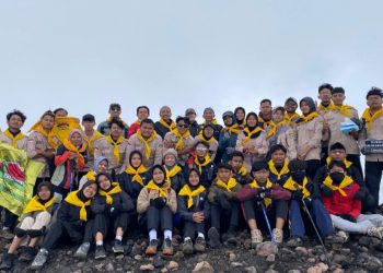 Puncak Gunung Slamet, Saksi Pengukuhan Anggota Tetap Pecinta Alam Indrakila SMAN Babat Lamongan pada Diklatsar XXXII
