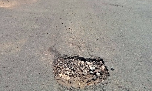 Baru Dua Bulan Selesai Dikerjakan, Jalan di Desa Balongmacekan Rusak Lagi