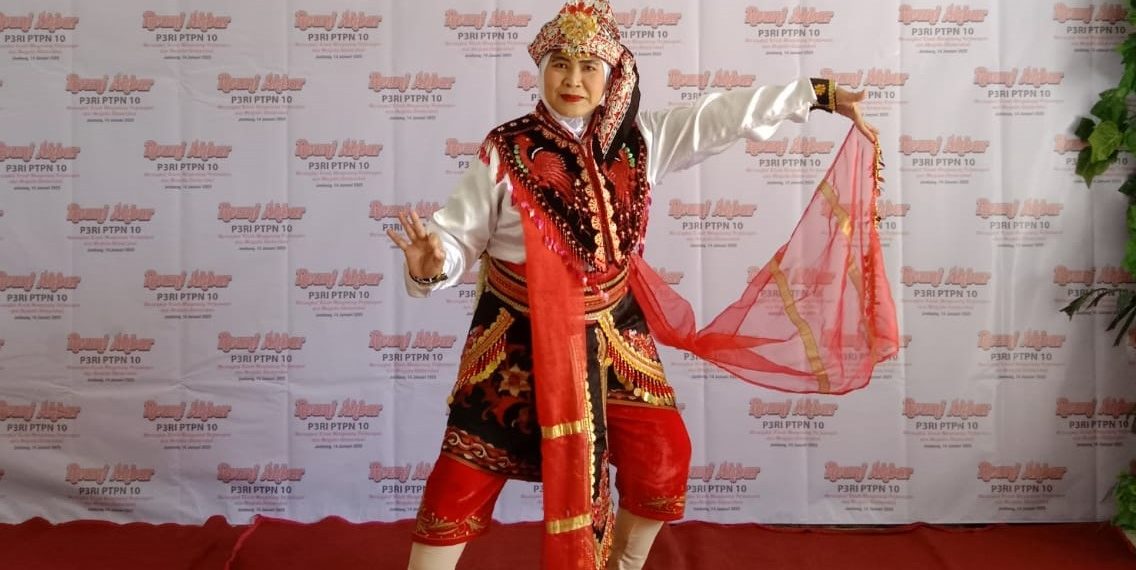 Reoni Akbar P3RI PTPN 10 Dibuka Dengan Tari Remo Oleh Dr. Sri Wulandari, M.Pd.I