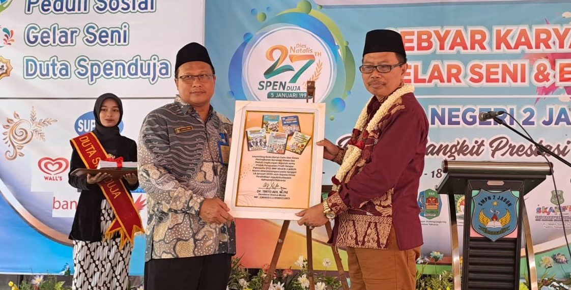 Dikbud Sidoarjo Apresiasi SMP Negeri 2 Jabon Launching Buku Karya Guru dan Siswa