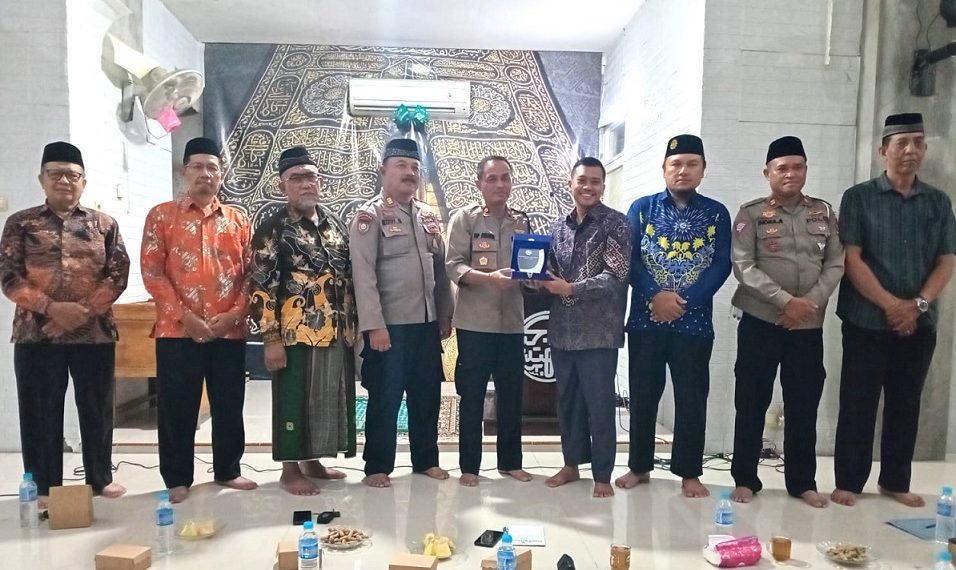 Jalin Komunikasi Keagamaan Kapolsek Krian Kunjungi PCM Krian