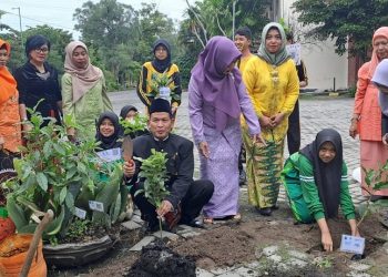 Harjasda ke 166 di SMP Negeri 1 Sidoarjo Kenalkan Sejarah Hingga Tanam 1000 Pohon