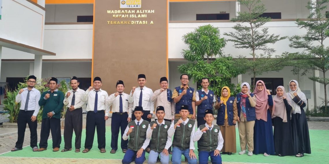 Siapkan Sekolah Adiwiyata Tingkat Provinsi, Tim DLH Gresik Kunjungi Ponpes Refah Islami