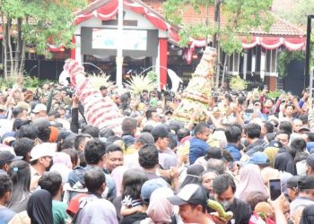 Pemkab Sidoarjo Lestarikan Tradisi dan Budaya Rebutan Gunungan Sedekah Bumi