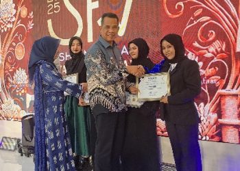 Dinas Pendidikan Jatim Apresiasi 141 Busana Karya Disainer Siswa SMK Negeri 1 Buduran