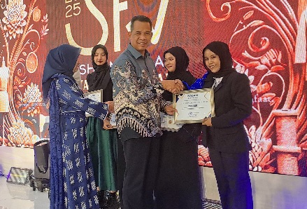 Dinas Pendidikan Jatim Apresiasi 141 Busana Karya Disainer Siswa SMK Negeri 1 Buduran