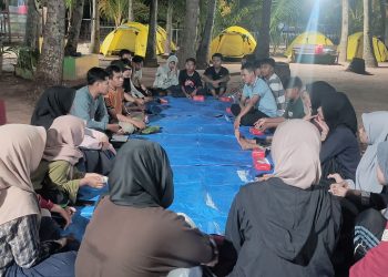 Pelajar Tangguh Smelting Ikuti Leadership Camp di Pantai Kelapa Tuban