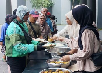 SMA SAIM Berbagi Makanan Jumat Berkah