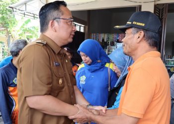 Wabup Alif dan Kapolres Gresik Tinjau Lokasi Banjir, Temui Warga Terdampak dan Salurkan Bantuan