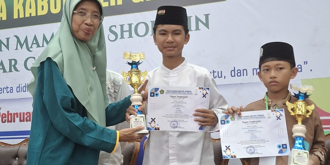 Dua Santri Ponpes Refah Islami Ukir Prestasi Gemilang di Ajang Porseni Gresik 2025