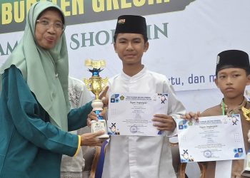 Dua Santri Ponpes Refah Islami Ukir Prestasi Gemilang di Ajang Porseni Gresik 2025