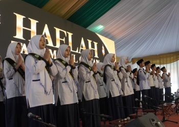 ‘Haflah Tarjamatul Qur’an’ SMP Al Hikmah Surabaya Tanamkan Fondasi Hidup Mulia Penuh Keberkahan