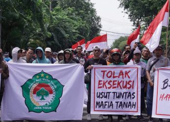 Ribuan Pendemo Aliansi Anti Mafia Tanah Jatim Tuntut Status Kepemilikan Lahan Tambak Oso