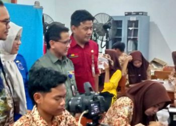 Ketua Dewan Dorong Percepatan Perekaman KTP di SMA Negeri 1 Taman