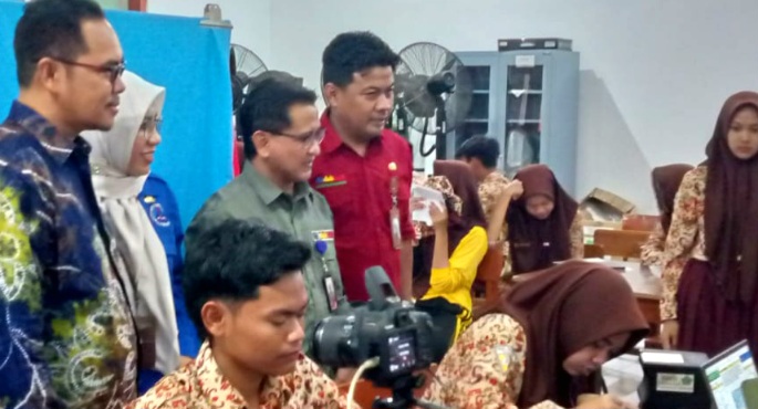 Ketua Dewan Dorong Percepatan Perekaman KTP di SMA Negeri 1 Taman