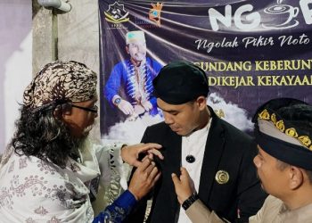 Dosen Universitas PGRI Delta Sidoarjo Raih ‘Pin Emas Kamulyan’ Dari Ponpes Al Mahribi