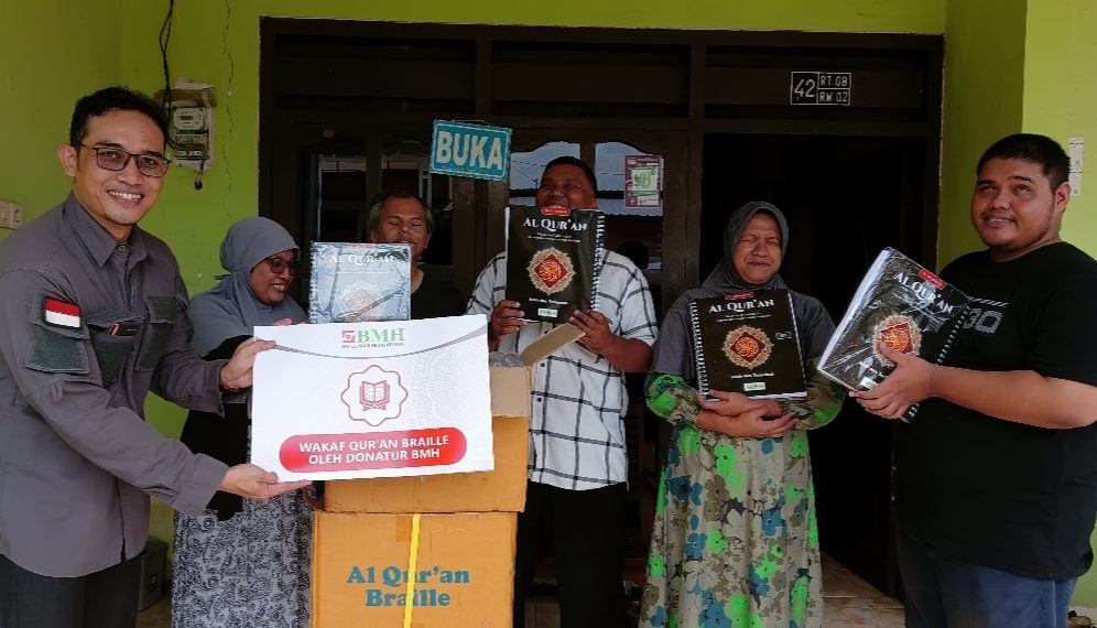 Momen Sya’ban, BMH Unit Sidoarjo Salurkan Qur’an Braille ke Binaan Tuna Netra