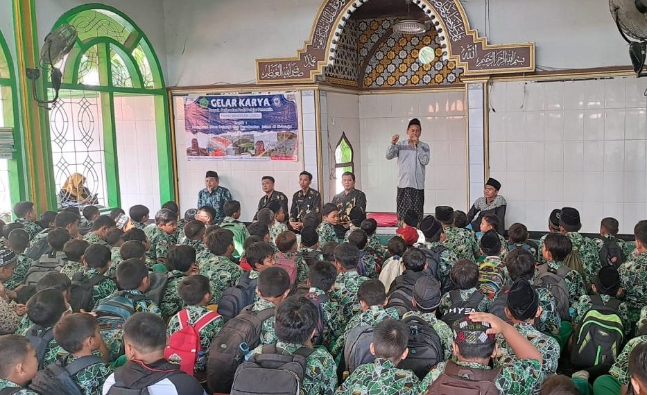 SDN Dukuh Tengah Lakukan ODL di Ponpes Al Hamdaniyah dan Situs Candi Pari