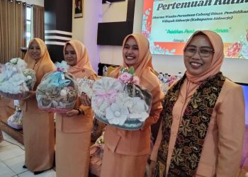 DWP SMA Negeri 1 Waru Menggelar Pelatihan Pembuatan Hantaran