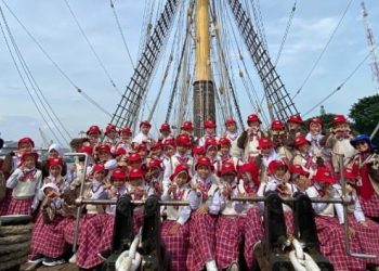 Pengalaman Pertama, Siswa SD Almadany Kagum dan Bangga Naik KRI Dewa Ruci