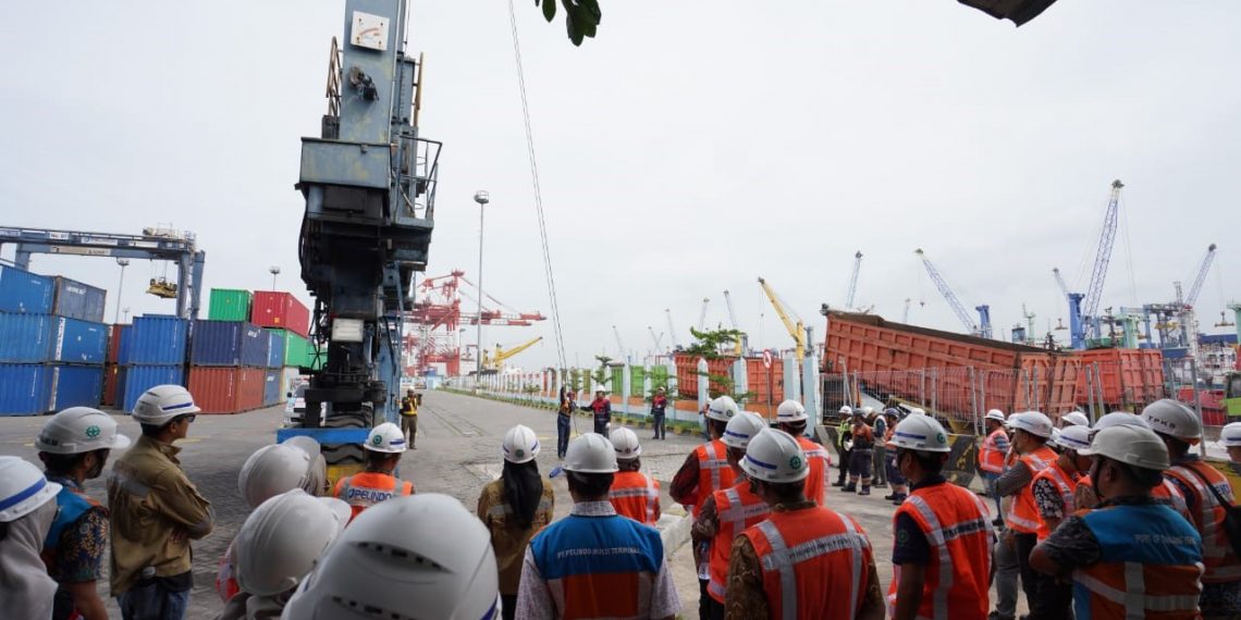 Pastikan TPS sebagai Tempat Kerja Aman, Pelindo Gelar Training Vertical Rescue