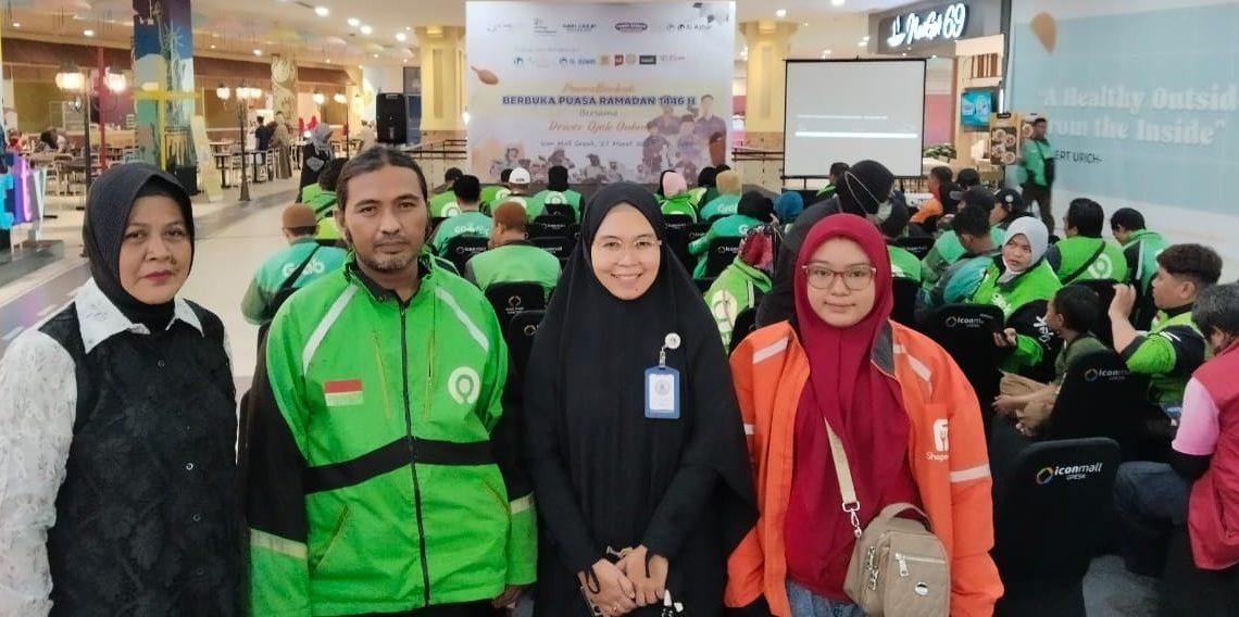 Ratusan Ojol Gresik Buka Puasa bersama Yayasan Al Azhar Surabaya