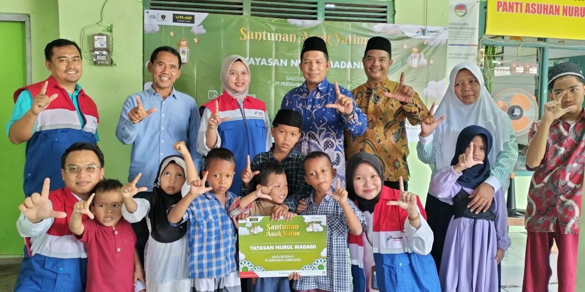 Pertamina Lubricants Berbagi Energi Kebahagiaan di Bulan Ramadan, Salurkan Santunan di Surabaya dan Madiun